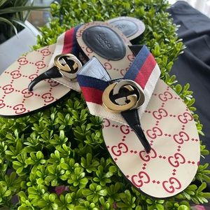 Gucci Thong classic slides